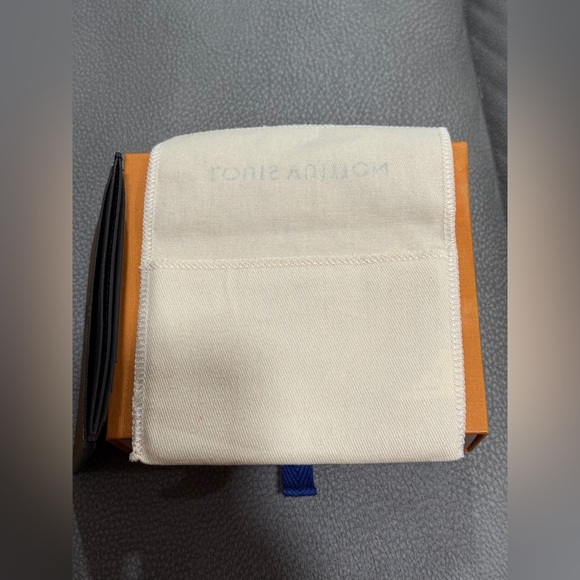 Louis Vuitton Monogram Card Holder - Picture 4 of 4